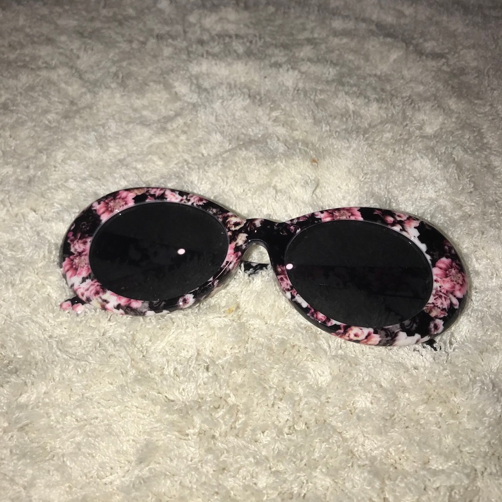 Flower print sunglasses